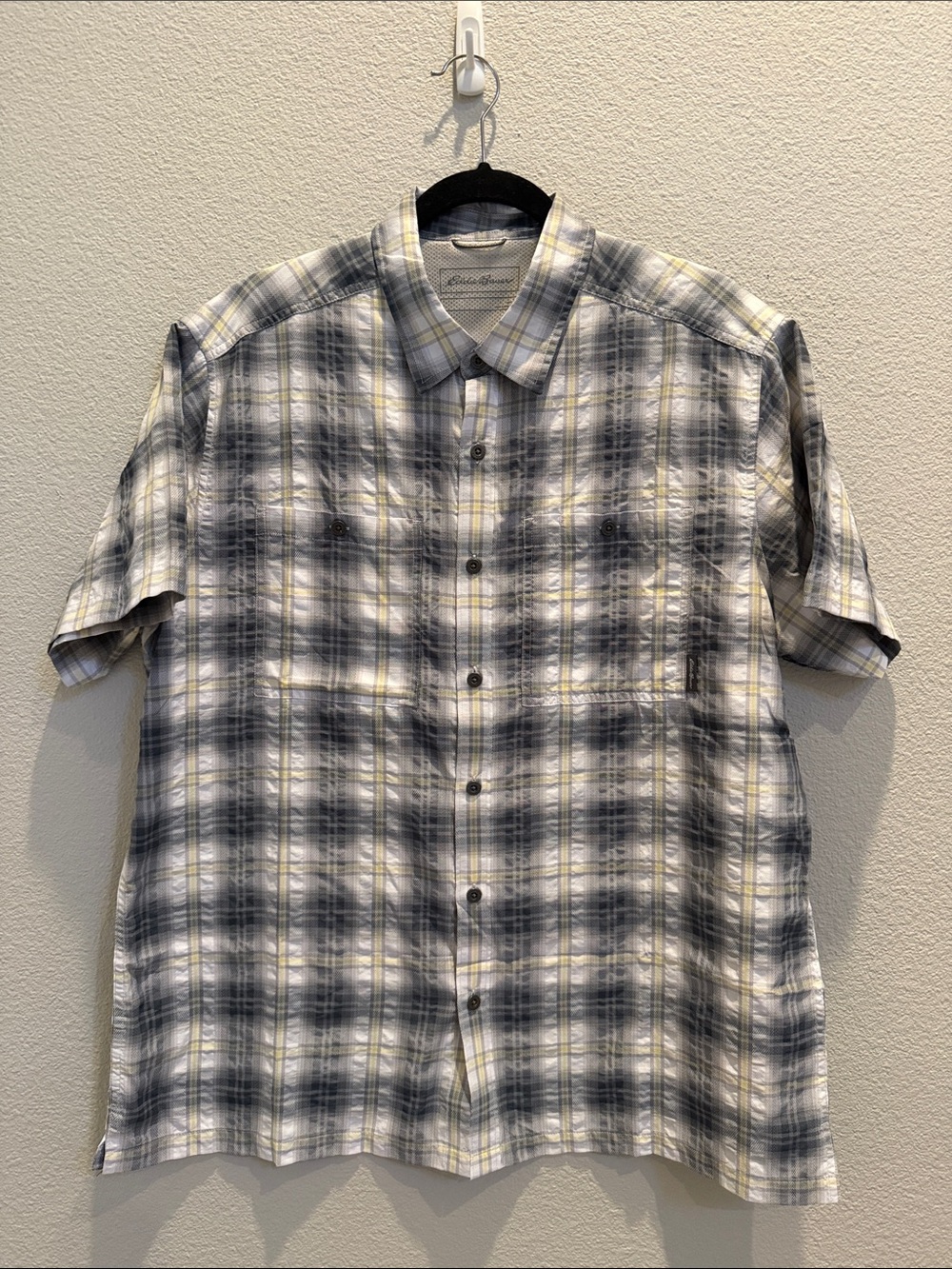 Eddie Bauer Men's Pack It Tech Seersucker Short-Sleeve Shirt UPF 40